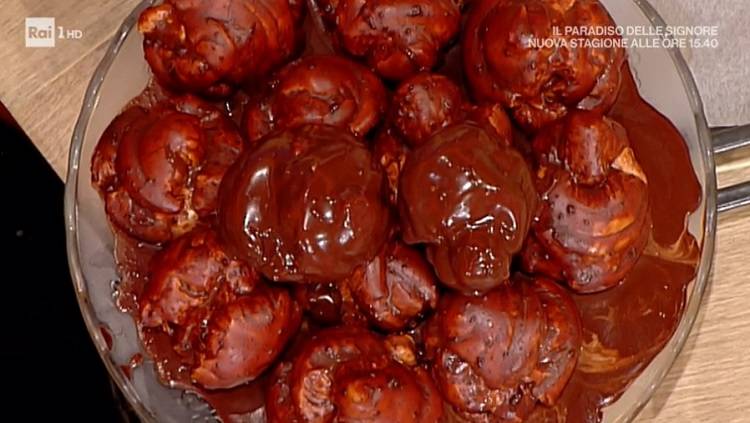 La prova del cuoco profiteroles con glassa di cioccolato