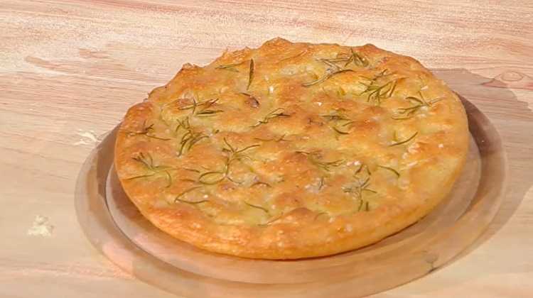 Focaccia di semola è sempre mezzogiorno